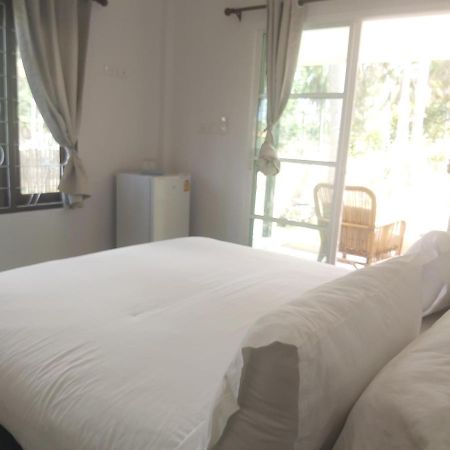 Nice Home Stay At Samroiyod Baanphakrimlay Esterno foto